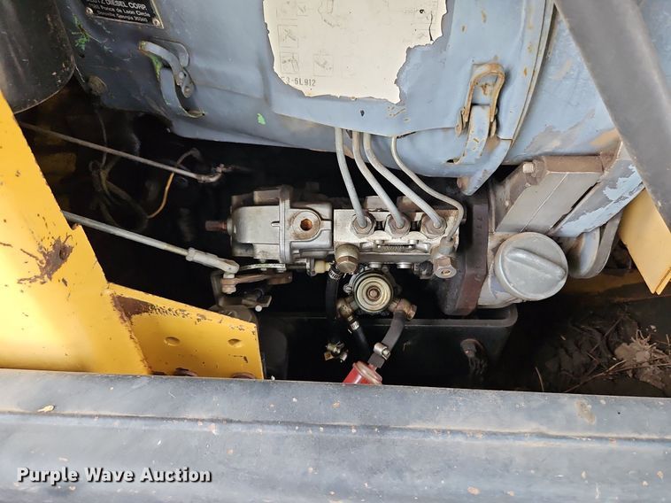 image for item LM9056 1989 New Holland L781  skid steer loader