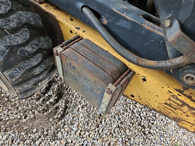 image for item LM9056 1989 New Holland L781  skid steer loader