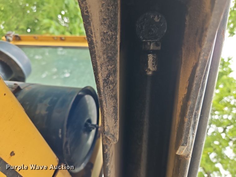 image for item LM9056 1989 New Holland L781  skid steer loader