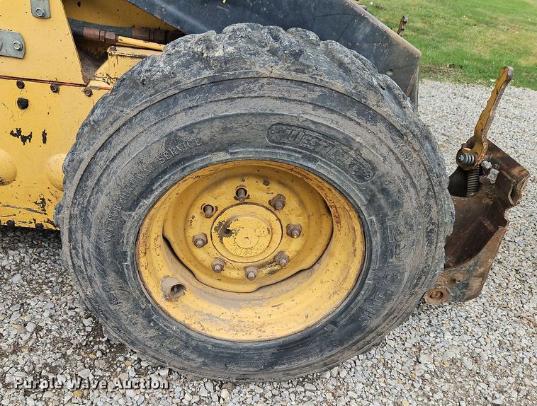 image for item LM9056 1989 New Holland L781  skid steer loader