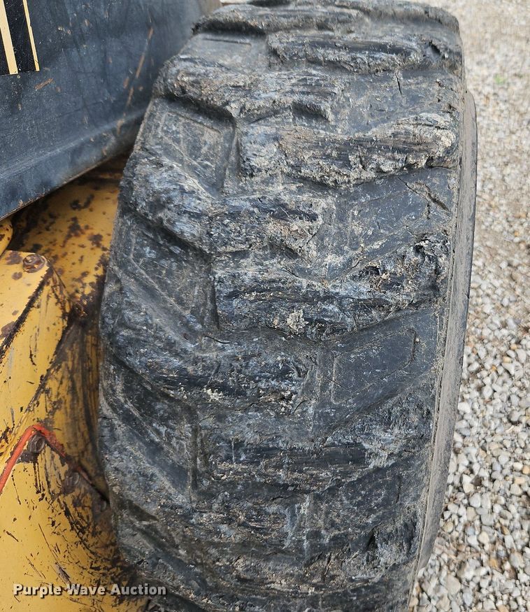 image for item LM9056 1989 New Holland L781  skid steer loader