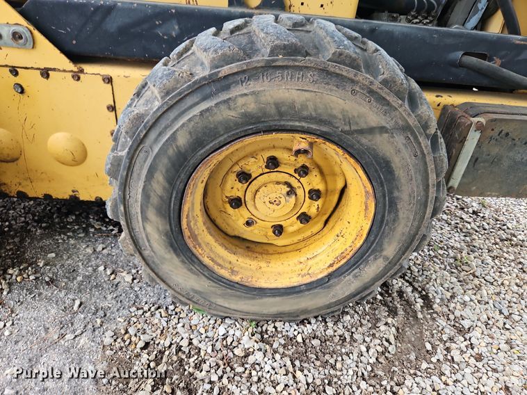image for item LM9056 1989 New Holland L781  skid steer loader