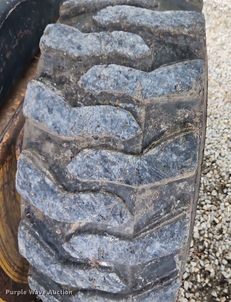 image for item LM9056 1989 New Holland L781  skid steer loader