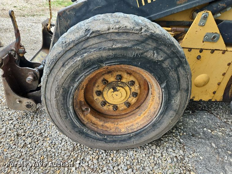 image for item LM9056 1989 New Holland L781  skid steer loader