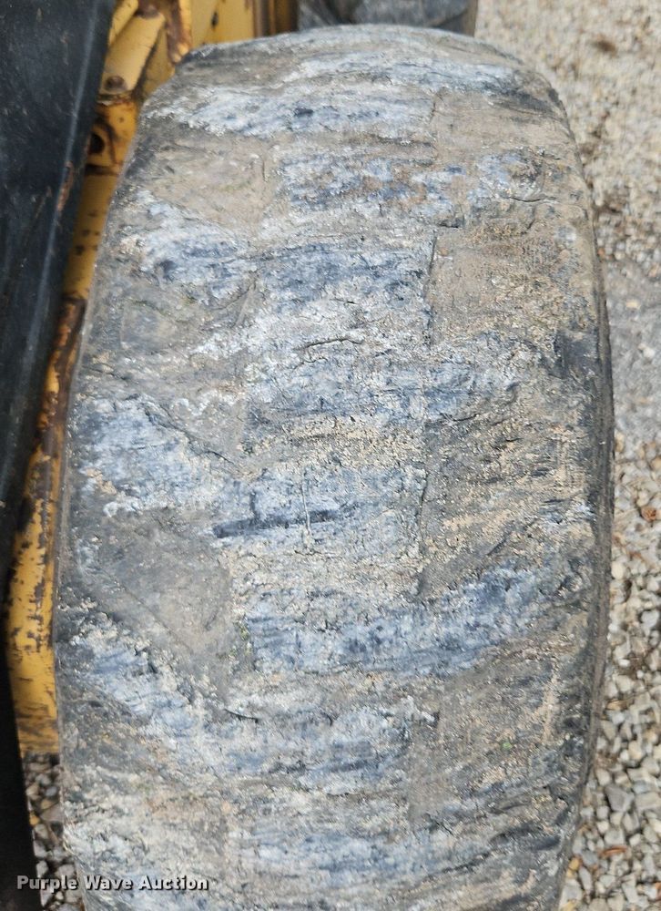 image for item LM9056 1989 New Holland L781  skid steer loader