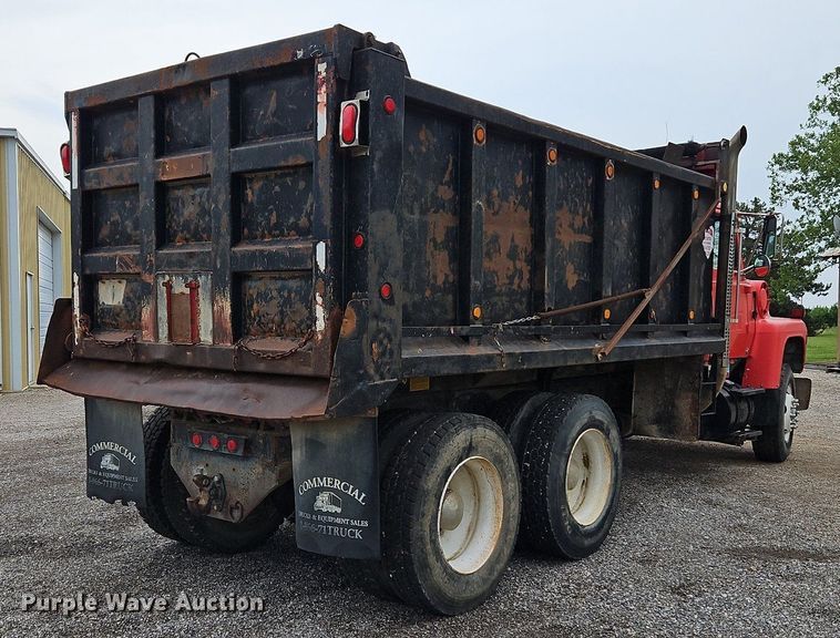 image for item LM9057 1995 Ford L9000  dump truck