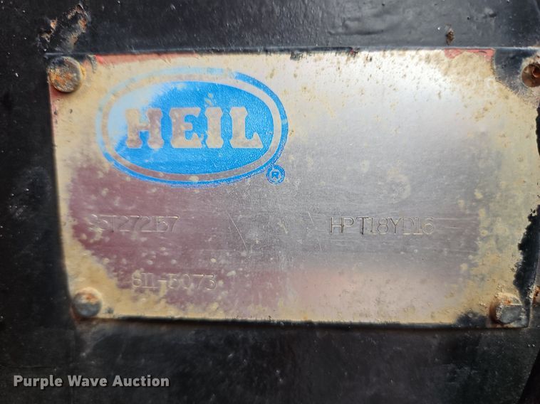 image for item LM9057 1995 Ford L9000  dump truck