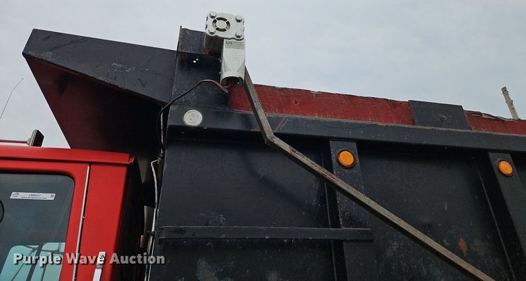 image for item LM9057 1995 Ford L9000  dump truck