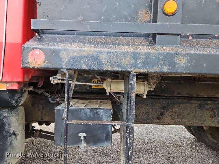 image for item LM9057 1995 Ford L9000  dump truck