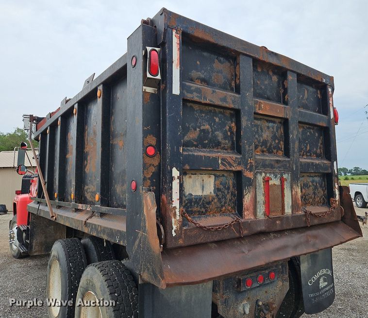 image for item LM9057 1995 Ford L9000  dump truck