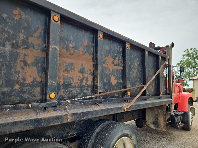 image for item LM9057 1995 Ford L9000  dump truck