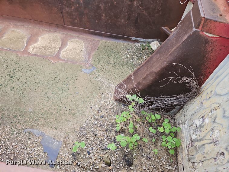 image for item LM9057 1995 Ford L9000  dump truck