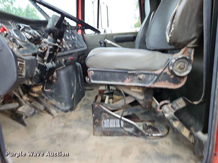 image for item LM9057 1995 Ford L9000  dump truck