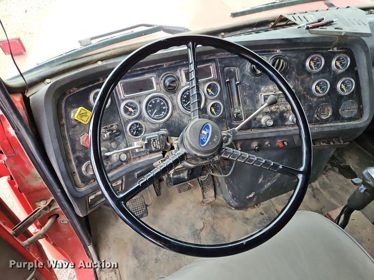 image for item LM9057 1995 Ford L9000  dump truck