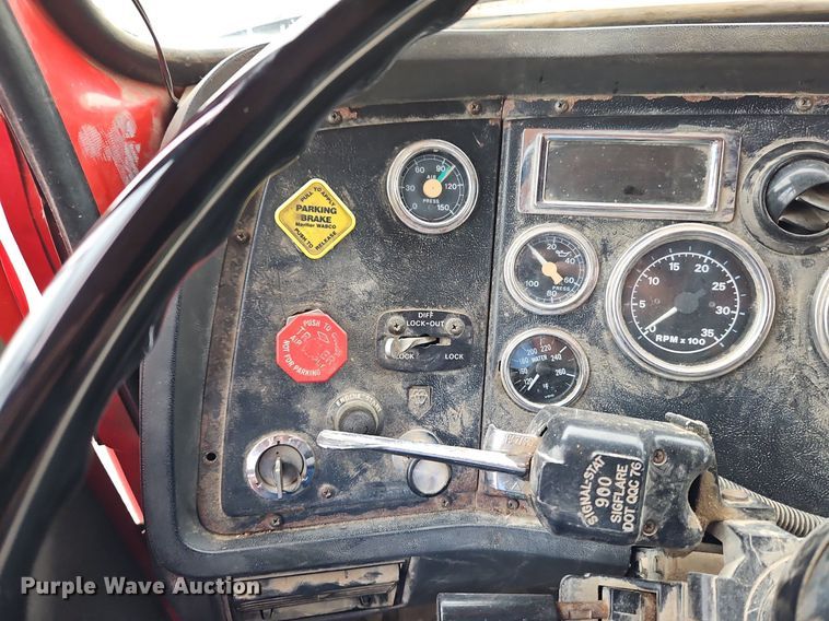 image for item LM9057 1995 Ford L9000  dump truck