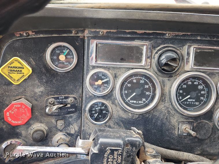 image for item LM9057 1995 Ford L9000  dump truck