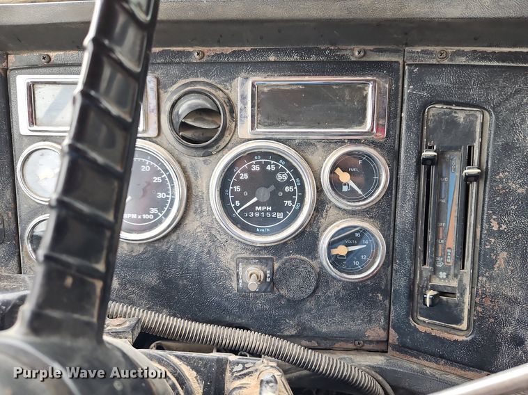 image for item LM9057 1995 Ford L9000  dump truck