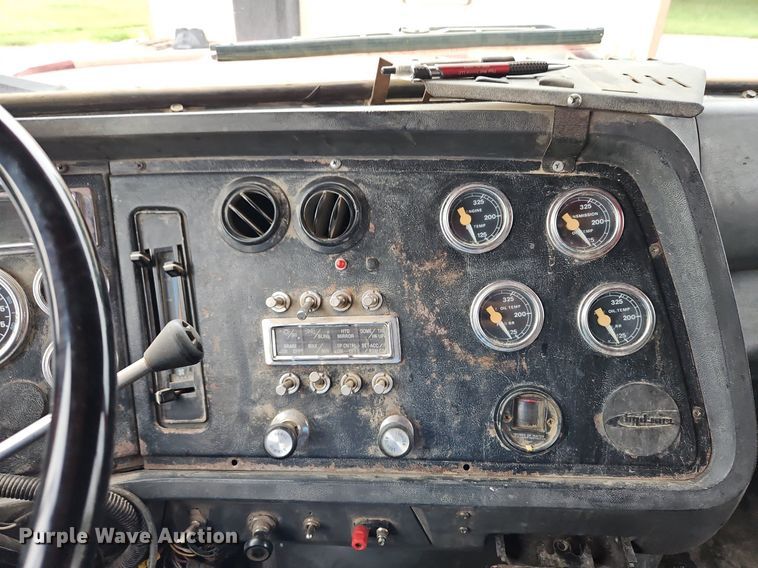 image for item LM9057 1995 Ford L9000  dump truck