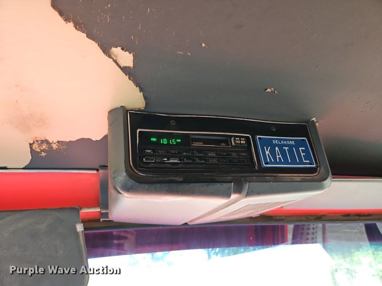 image for item LM9057 1995 Ford L9000  dump truck