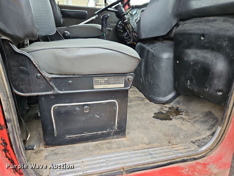 image for item LM9057 1995 Ford L9000  dump truck