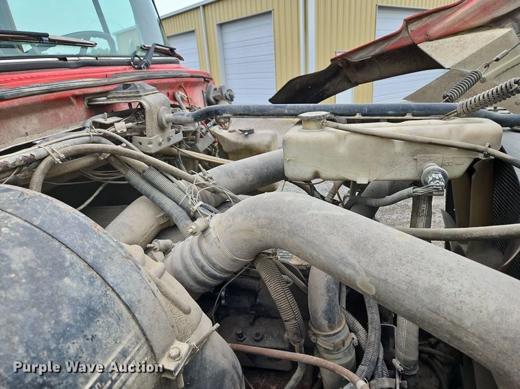 image for item LM9057 1995 Ford L9000  dump truck