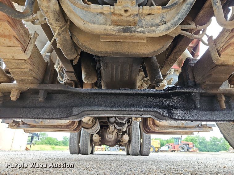 image for item LM9057 1995 Ford L9000  dump truck