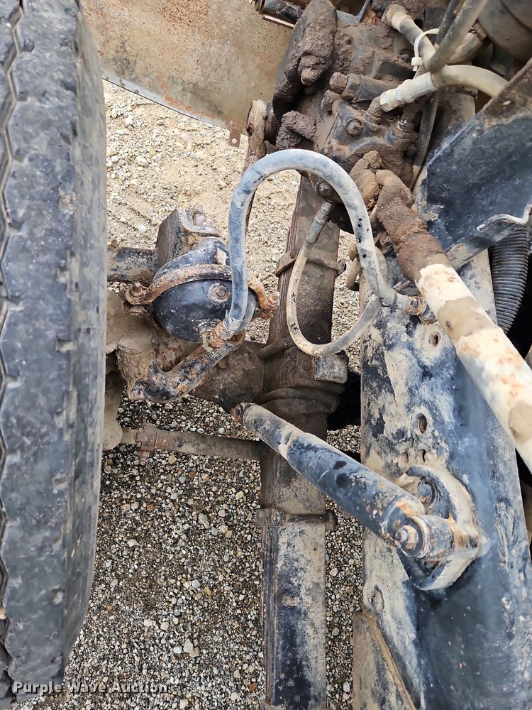 image for item LM9057 1995 Ford L9000  dump truck