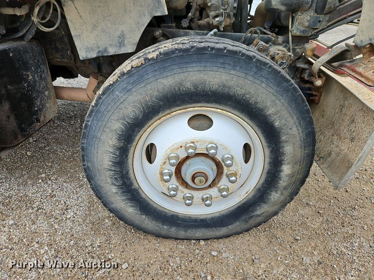 image for item LM9057 1995 Ford L9000  dump truck