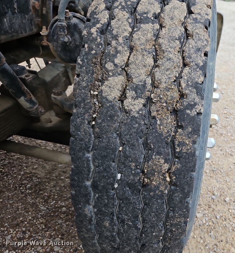 image for item LM9057 1995 Ford L9000  dump truck