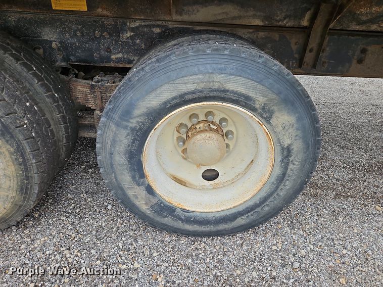 image for item LM9057 1995 Ford L9000  dump truck