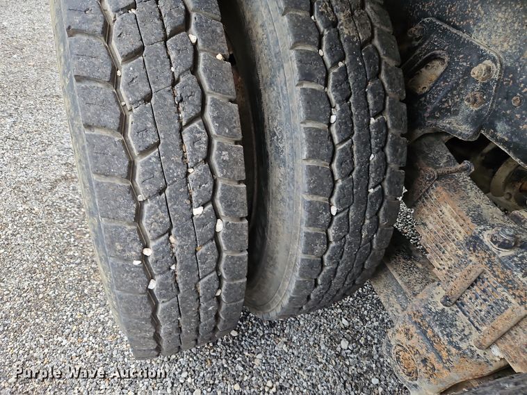 image for item LM9057 1995 Ford L9000  dump truck