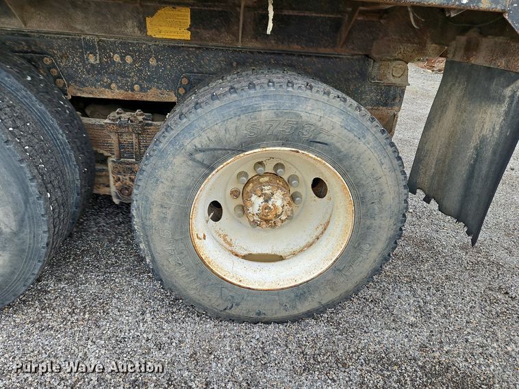 image for item LM9057 1995 Ford L9000  dump truck