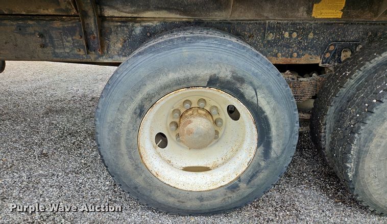 image for item LM9057 1995 Ford L9000  dump truck