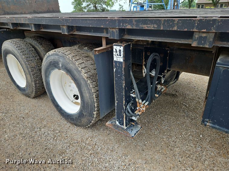 image for item LM9058 1997 Ford LT8000  crane truck