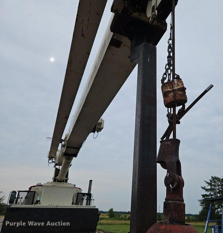 image for item LM9058 1997 Ford LT8000  crane truck