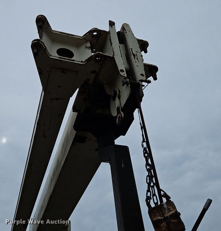 image for item LM9058 1997 Ford LT8000  crane truck