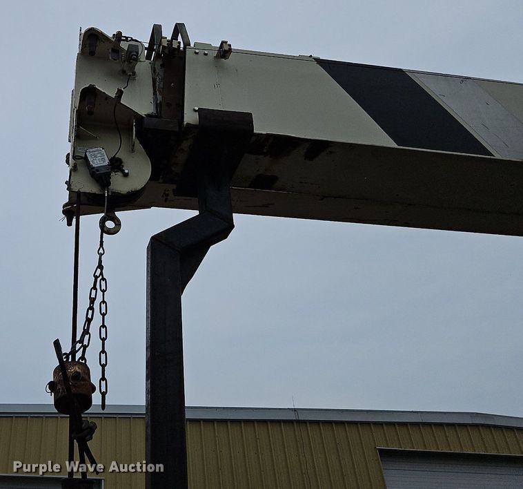 image for item LM9058 1997 Ford LT8000  crane truck