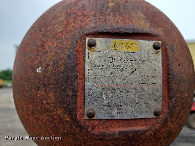 image for item LM9058 1997 Ford LT8000  crane truck