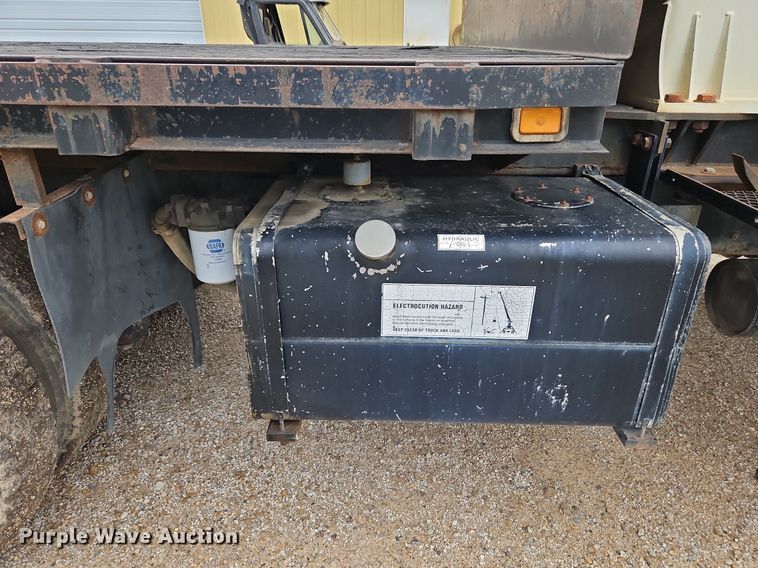 image for item LM9058 1997 Ford LT8000  crane truck