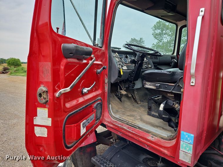 image for item LM9058 1997 Ford LT8000  crane truck