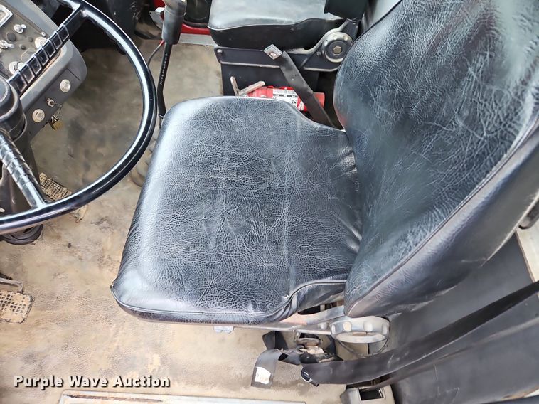 image for item LM9058 1997 Ford LT8000  crane truck