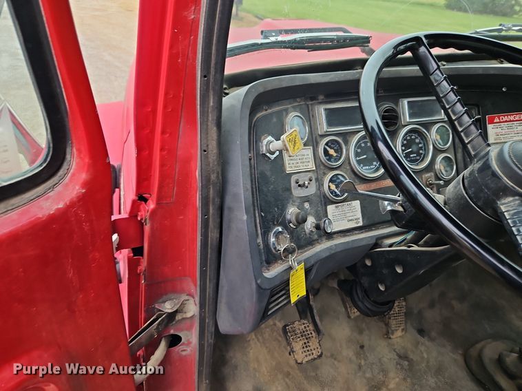 image for item LM9058 1997 Ford LT8000  crane truck