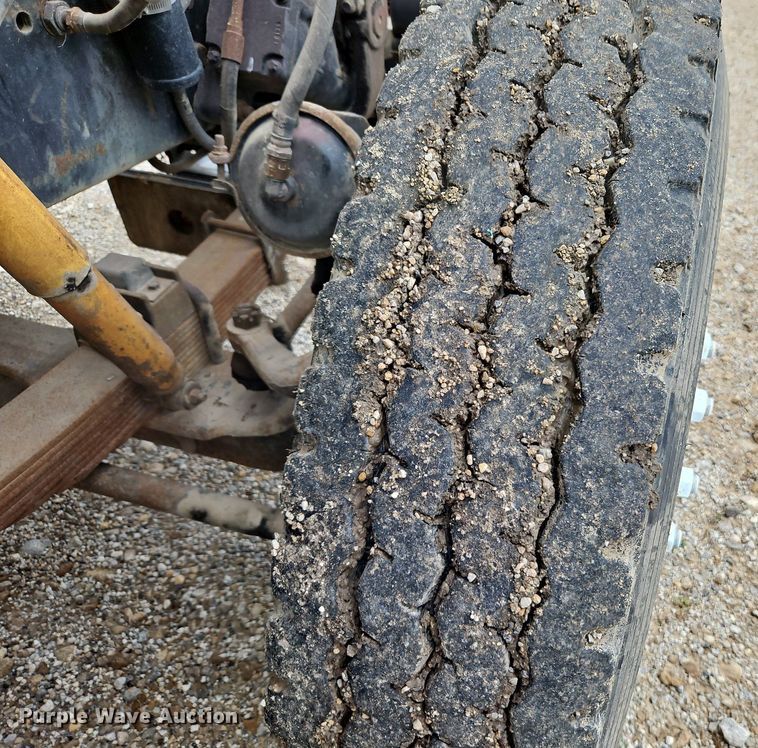 image for item LM9058 1997 Ford LT8000  crane truck