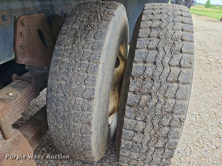 image for item LM9058 1997 Ford LT8000  crane truck