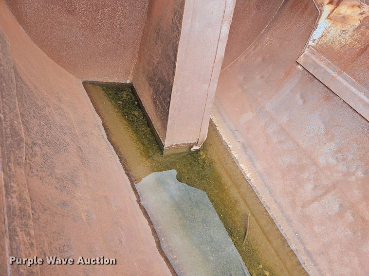 image for item LM9061 Barrel dump bed