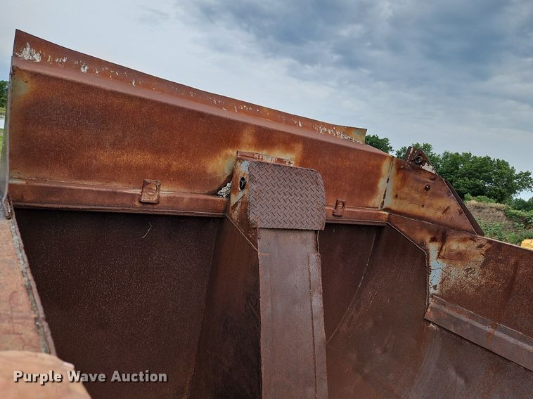 image for item LM9061 Barrel dump bed