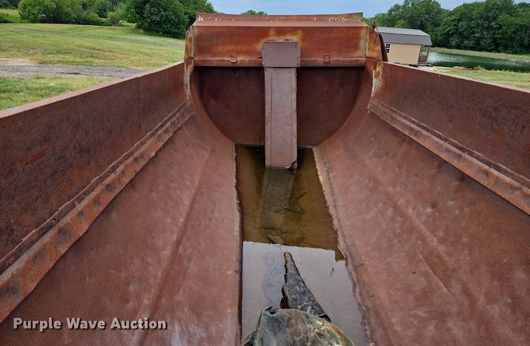 image for item LM9061 Barrel dump bed