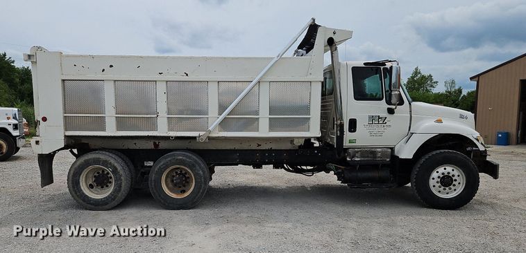 image for item LM9063 2006 International 7400  dump truck