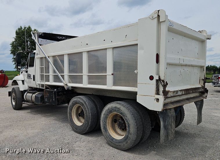 image for item LM9063 2006 International 7400  dump truck