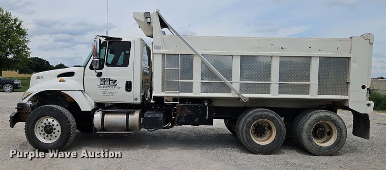 image for item LM9063 2006 International 7400  dump truck